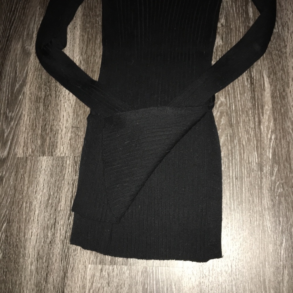 NWT Ribbed V-neck Top - Picture 3 of 4